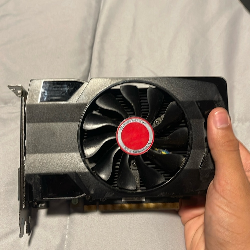Its a AMD Radeon Rx 580 graphics card